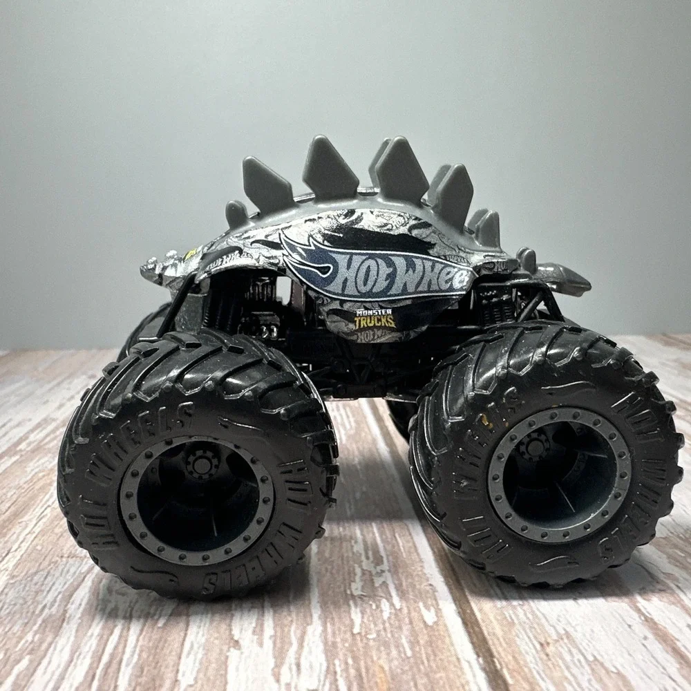 Hot Wheels Monster Truck Motosaurus Stegosaurus Dinosaur 1:64